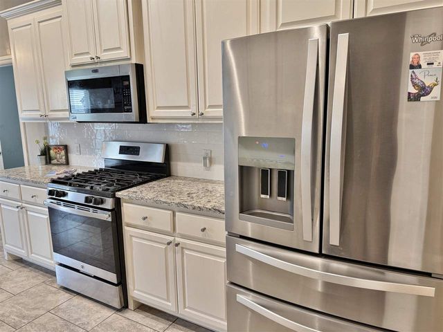 914 SW 81st St, Lawton, OK 73505