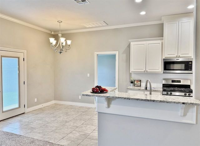 914 SW 81st St, Lawton, OK 73505