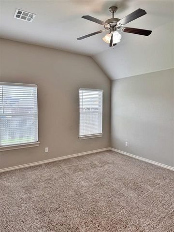 914 SW 81st St, Lawton, OK 73505