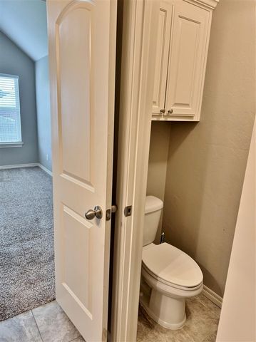 914 SW 81st St, Lawton, OK 73505