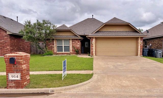 914 SW 81st St, Lawton, OK 73505