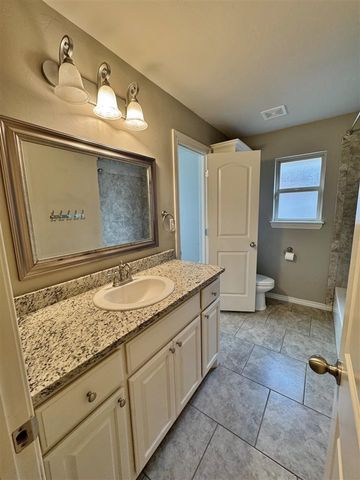 914 SW 81st St, Lawton, OK 73505