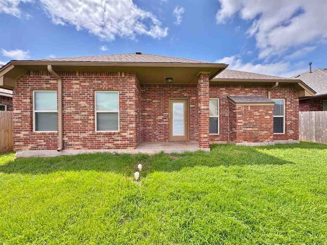 914 SW 81st St, Lawton, OK 73505