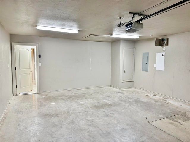 914 SW 81st St, Lawton, OK 73505