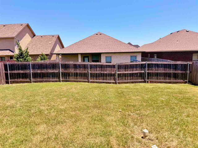 914 SW 81st St, Lawton, OK 73505