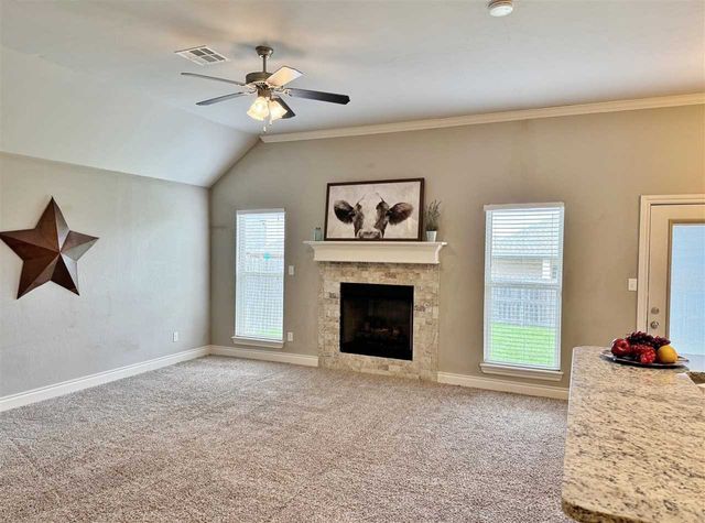 914 SW 81st St, Lawton, OK 73505