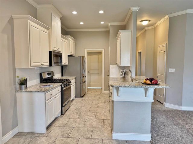 914 SW 81st St, Lawton, OK 73505
