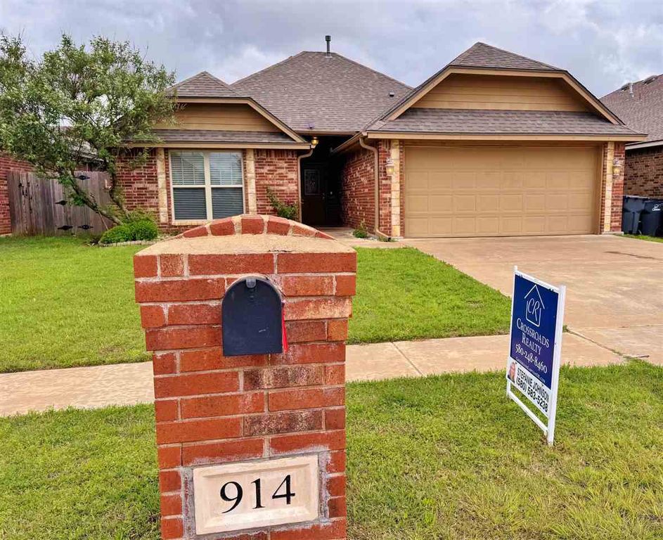 914 SW 81st St, Lawton, OK 73505