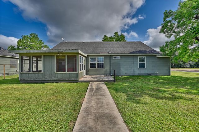 2380 Third Street, Rock Island, TX 77470