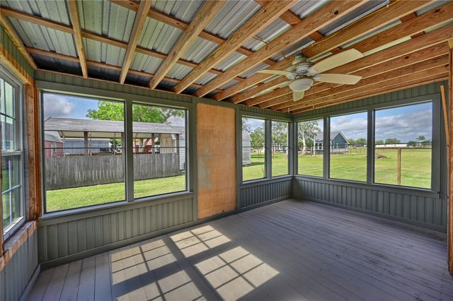 2380 Third Street, Rock Island, TX 77470