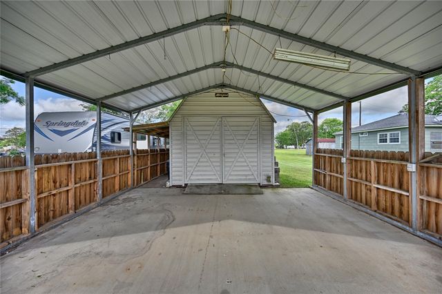 2380 Third Street, Rock Island, TX 77470