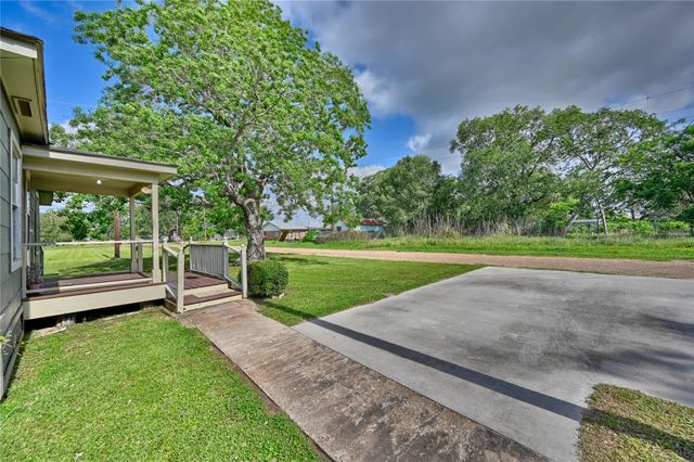 2380 Third Street, Rock Island, TX 77470