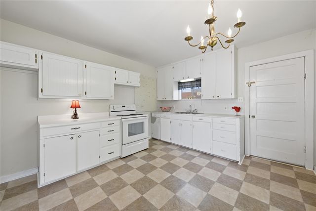 2380 Third Street, Rock Island, TX 77470