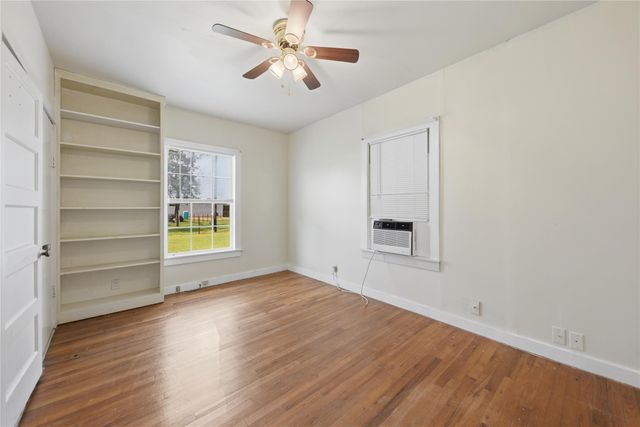 2380 Third Street, Rock Island, TX 77470