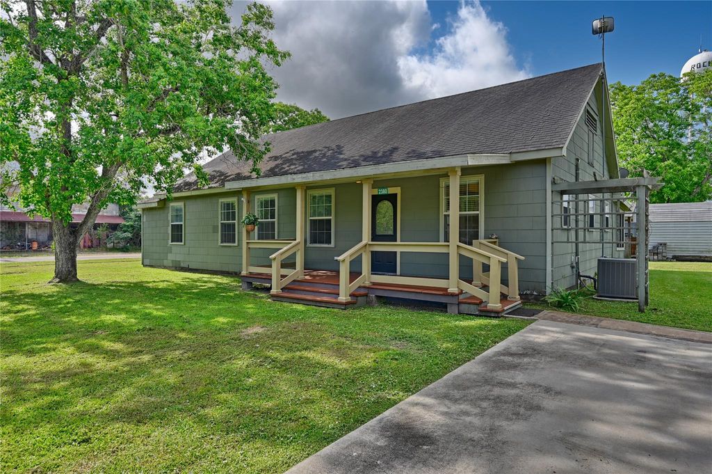 2380 Third Street, Rock Island, TX 77470