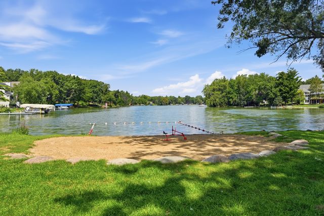 24011 N Valley Road, Lake Zurich, IL 60047