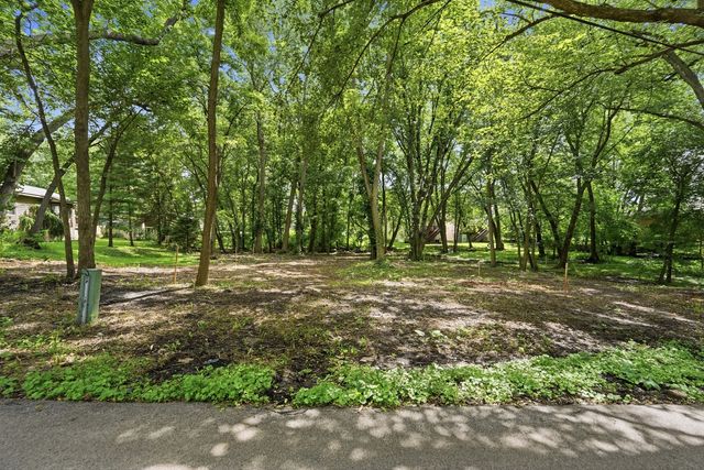 24011 N Valley Road, Lake Zurich, IL 60047