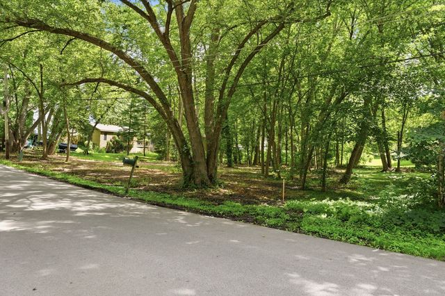 24011 N Valley Road, Lake Zurich, IL 60047