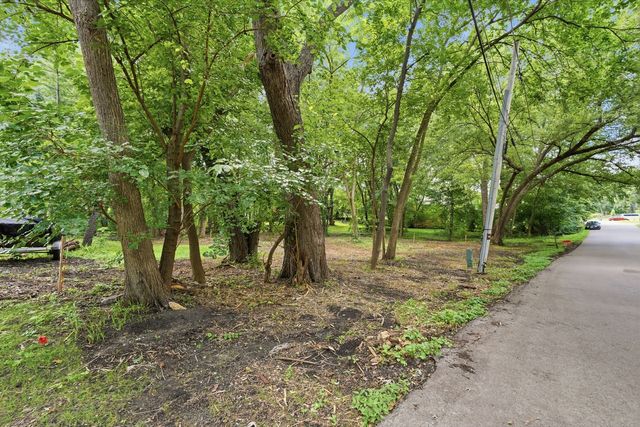 24011 N Valley Road, Lake Zurich, IL 60047