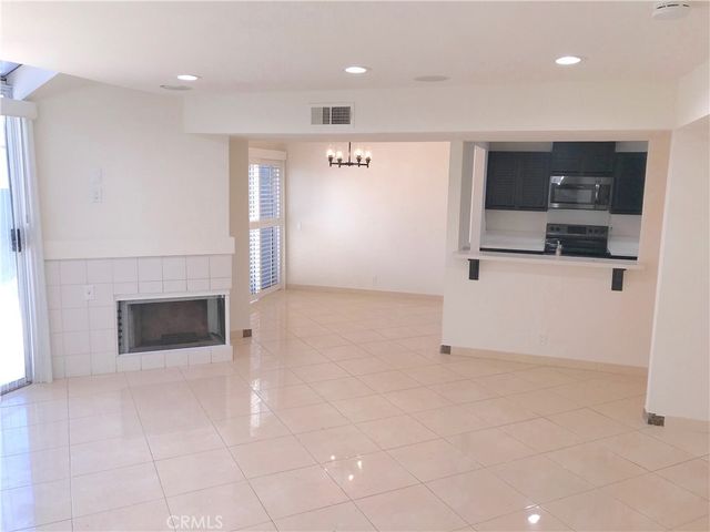 1175 Tivoli Lane 78, Simi Valley, CA 93065