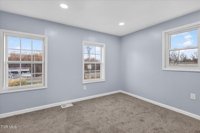 127 Kinley Drive, Johnson City, TN 37604