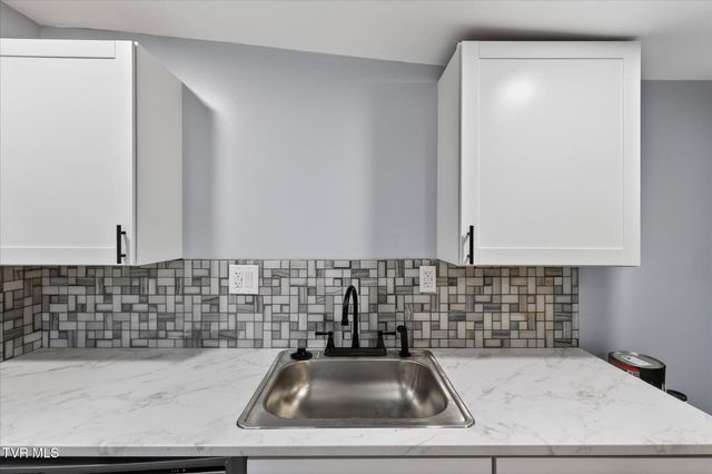 127 Kinley Drive, Johnson City, TN 37604