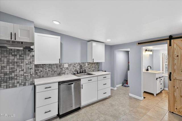 127 Kinley Drive, Johnson City, TN 37604