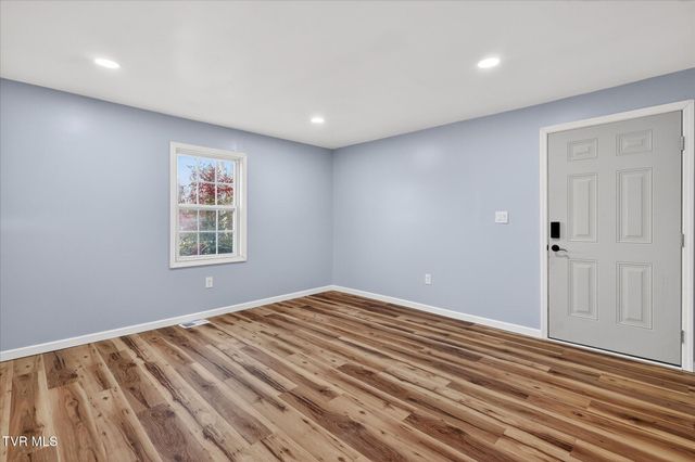 127 Kinley Drive, Johnson City, TN 37604