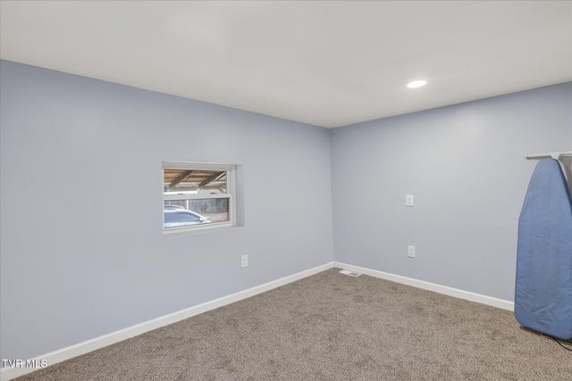 127 Kinley Drive, Johnson City, TN 37604