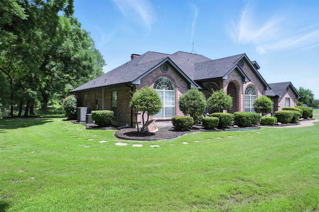 2134 Rs County Road 1520, Point, TX 75472