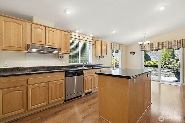 21804 SE 272nd Place, Maple Valley, WA 98038