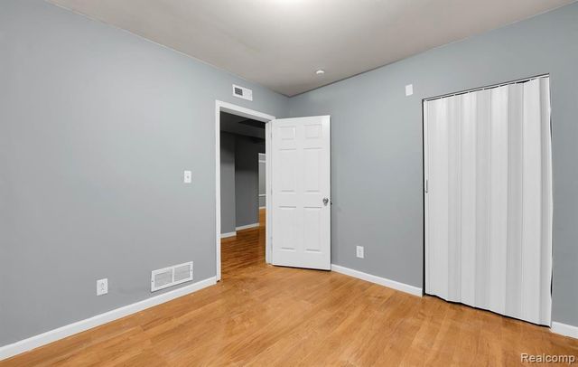 15500 Cruse Street, Detroit, MI 48227