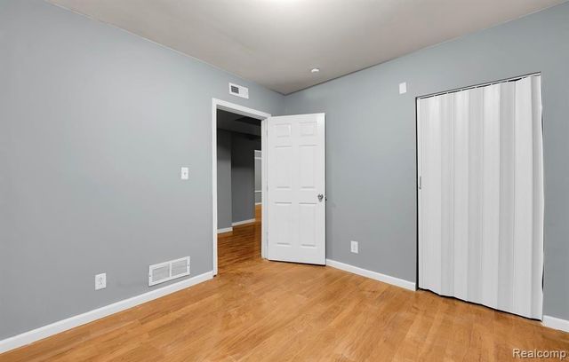 15500 Cruse Street, Detroit, MI 48227