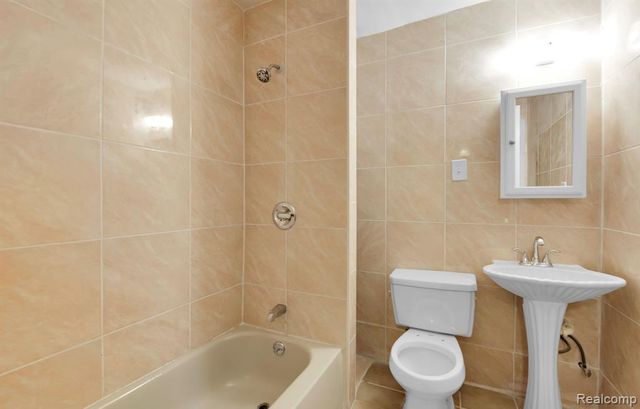 15500 Cruse Street, Detroit, MI 48227