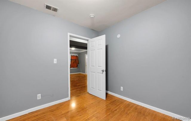 15500 Cruse Street, Detroit, MI 48227