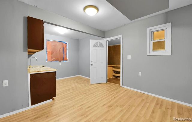 15500 Cruse Street, Detroit, MI 48227