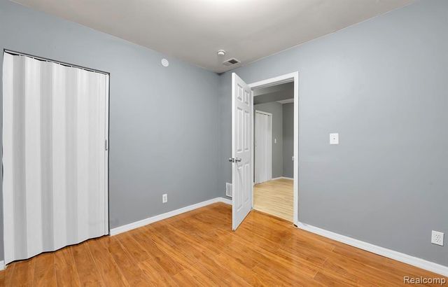 15500 Cruse Street, Detroit, MI 48227