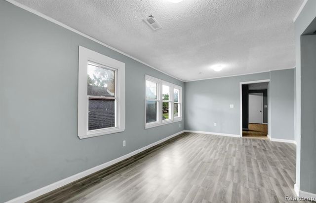 15500 Cruse Street, Detroit, MI 48227