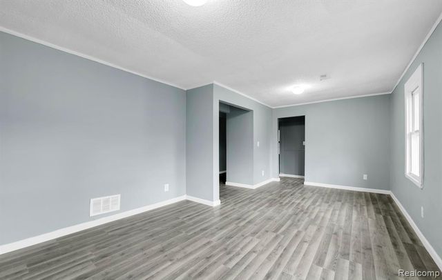 15500 Cruse Street, Detroit, MI 48227