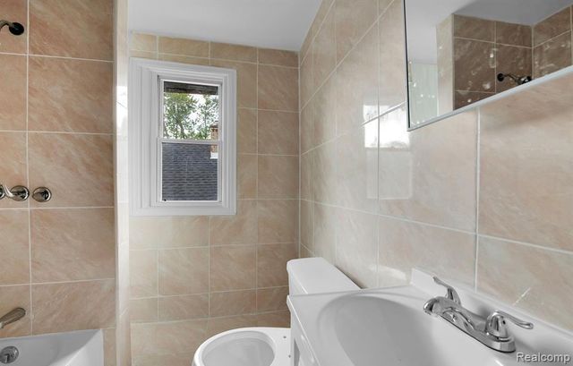 15500 Cruse Street, Detroit, MI 48227