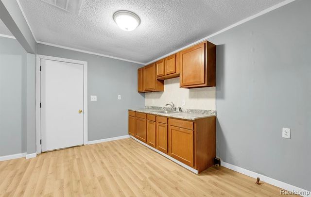 15500 Cruse Street, Detroit, MI 48227