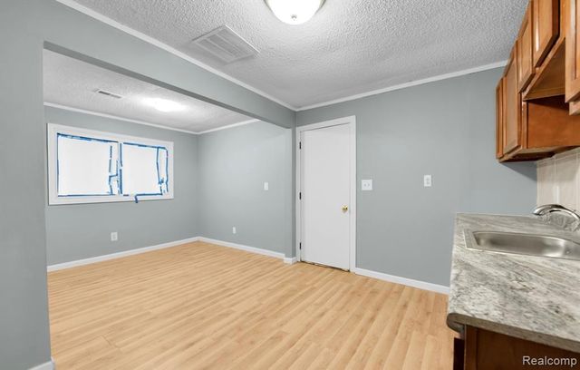 15500 Cruse Street, Detroit, MI 48227