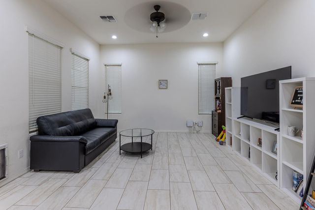 1064 S Sunset Drive, Chandler, AZ 85286