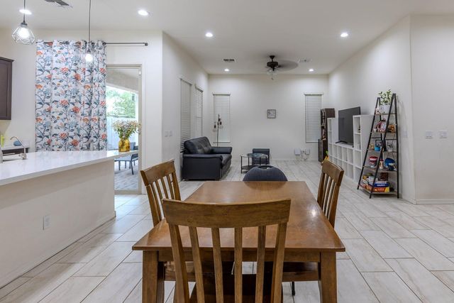 1064 S Sunset Drive, Chandler, AZ 85286