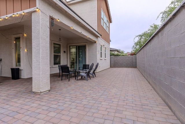 1064 S Sunset Drive, Chandler, AZ 85286