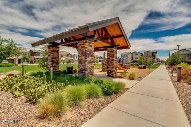 1064 S Sunset Drive, Chandler, AZ 85286