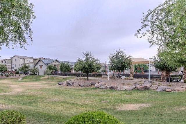 1064 S Sunset Drive, Chandler, AZ 85286