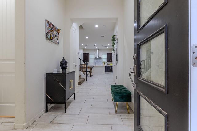 1064 S Sunset Drive, Chandler, AZ 85286