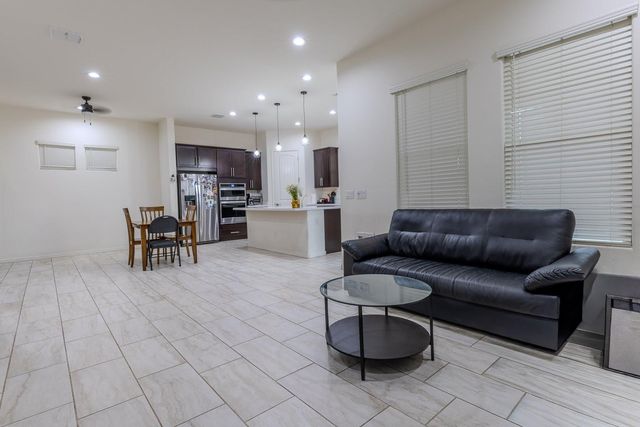 1064 S Sunset Drive, Chandler, AZ 85286