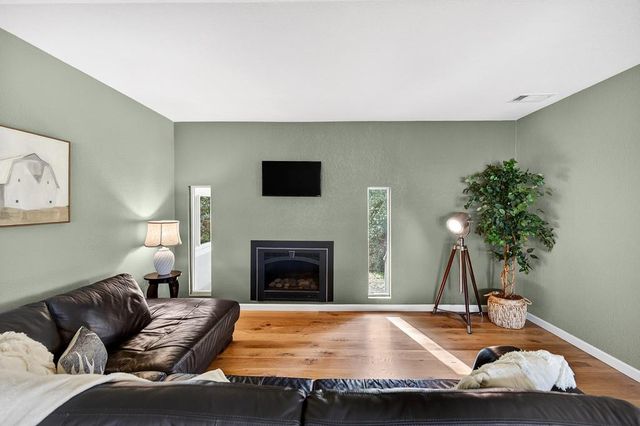 6885 Chaparral Ln, Newcastle, CA 95658